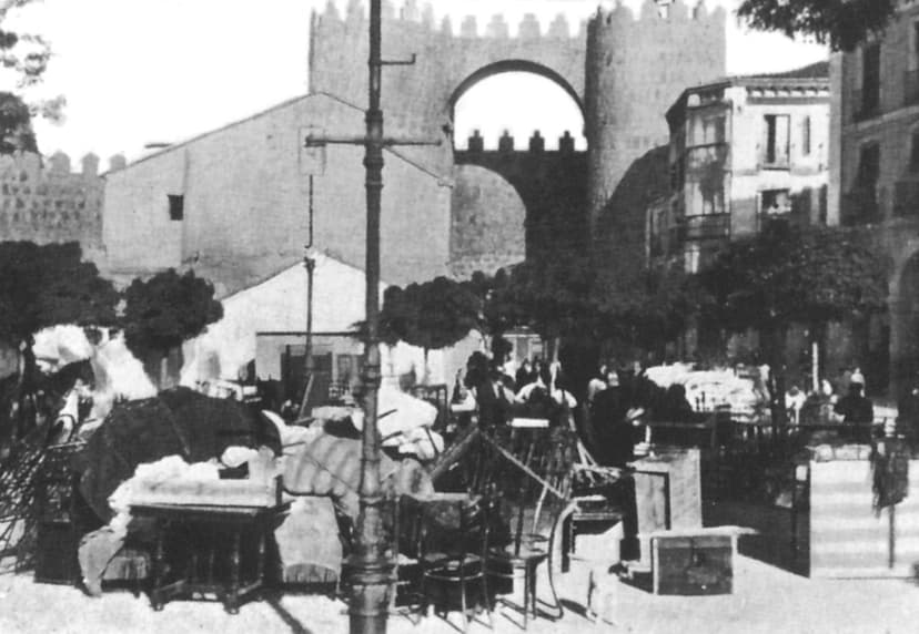 Ávila. Mercado Grande. Muebles salvados tras un incendio e… | Flickr