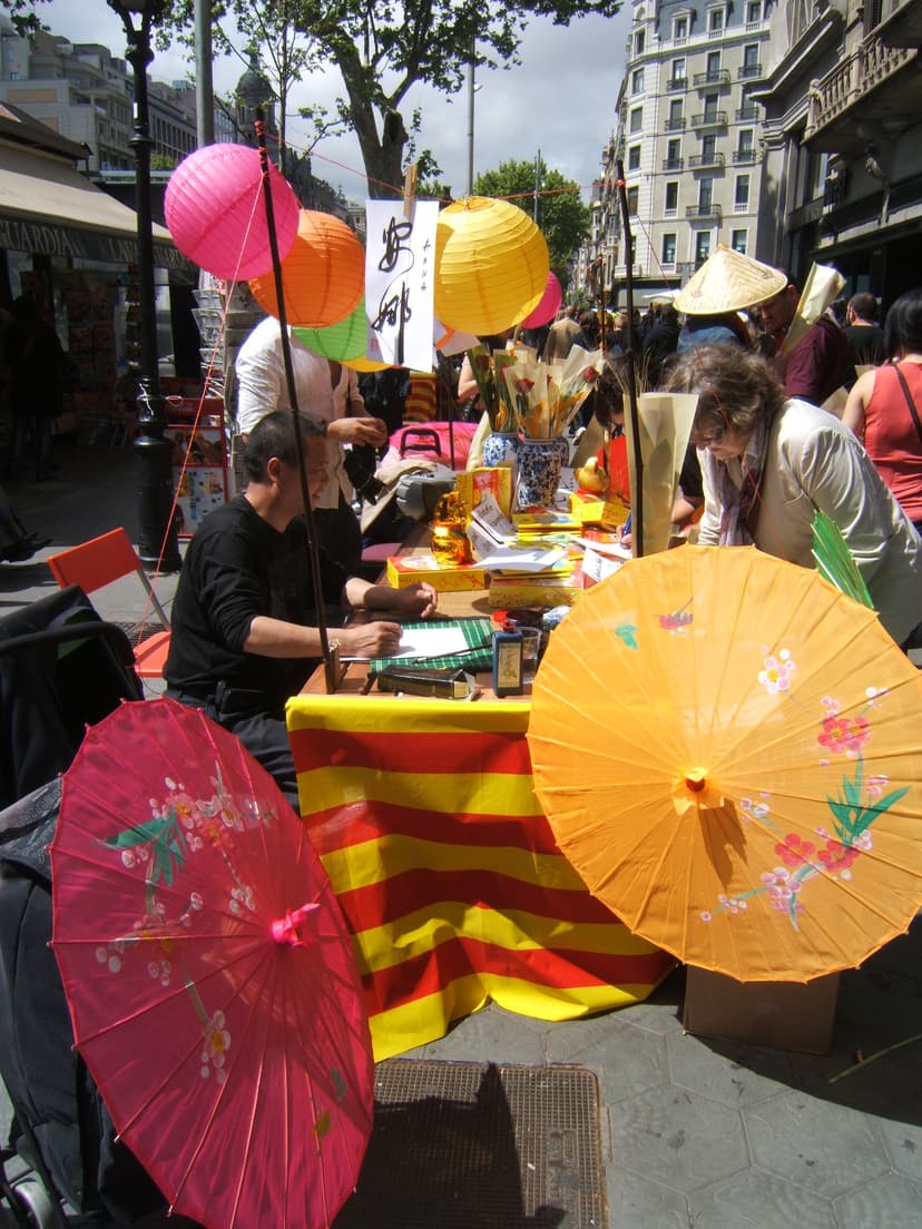 File:Diada de Sant Jordi (5647327446).jpg - Wikimedia Commons