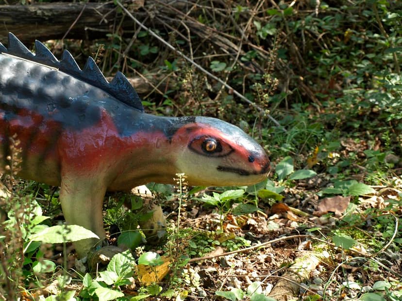 Scutellosaurus | Scutellosaurus (meaning "little-shielded li… | Flickr