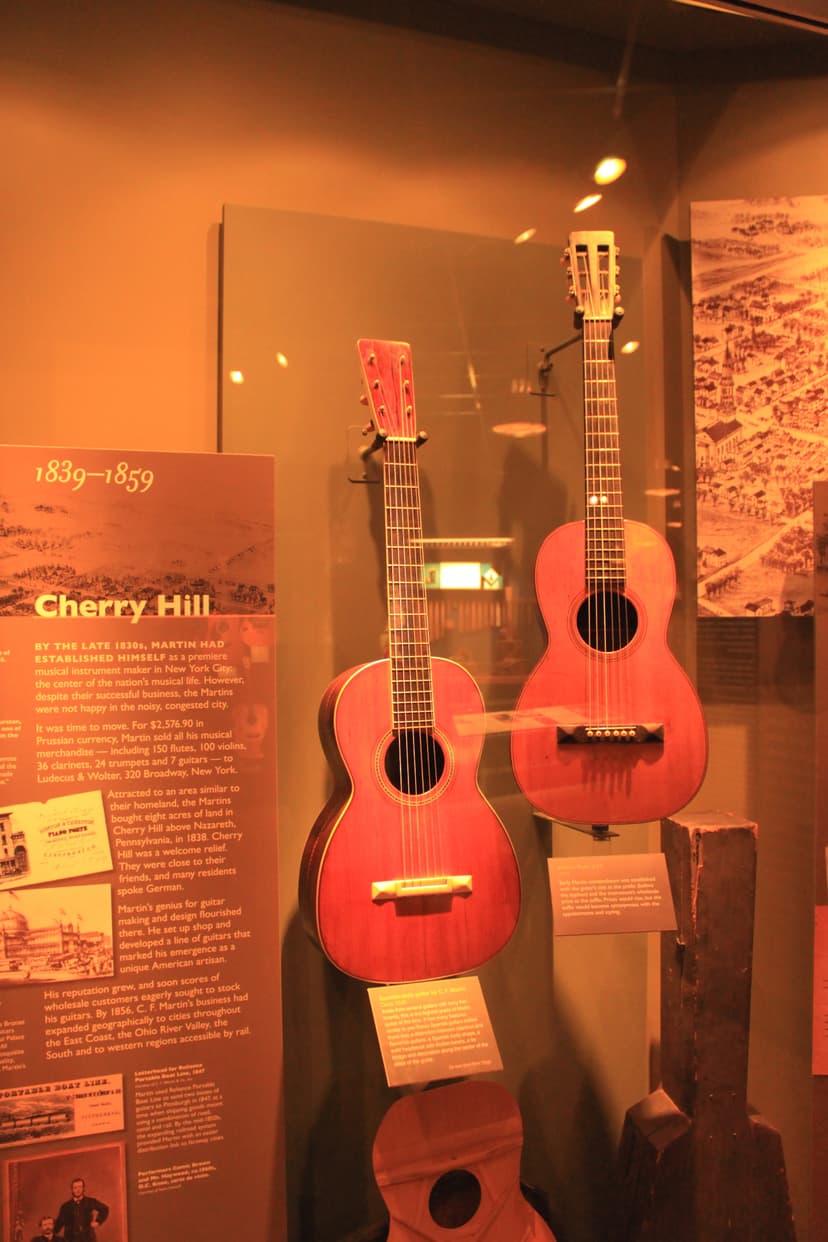File:C. F. Martin Spanish-style guitar (c.1845), Martin Style 3-17 ...