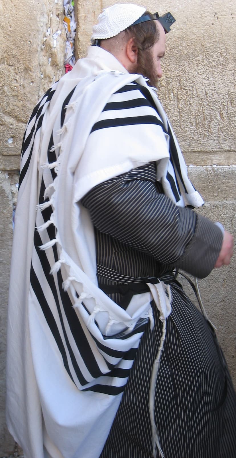 File:Jewish Orthodox dress code8.jpg - Wikimedia Commons