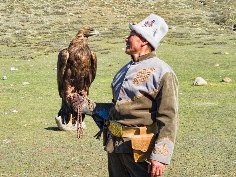 File:Kyrgyz man with golden eagle.jpg - Wikimedia Commons