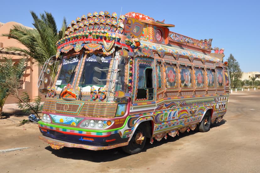 File:El Gouna Bus R01.jpg - Wikimedia Commons