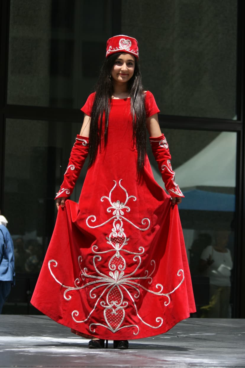 File:Turkish girl wearing red dress 2.jpg - Wikimedia Commons