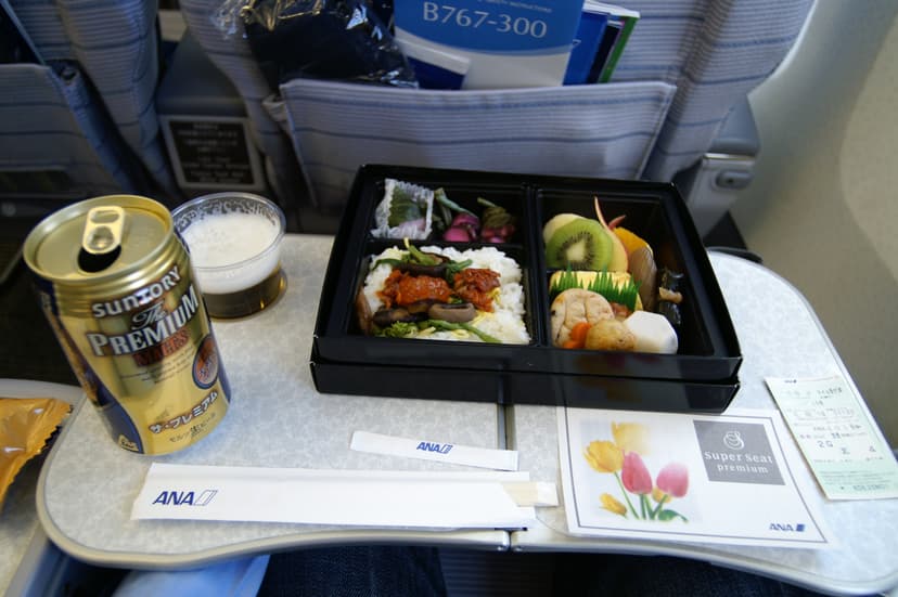 File:In-Flight Meal (148510300).jpg - Wikimedia Commons