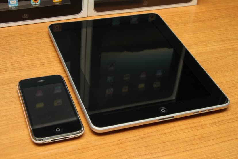 File:iPad & iPhone.jpg - Wikimedia Commons