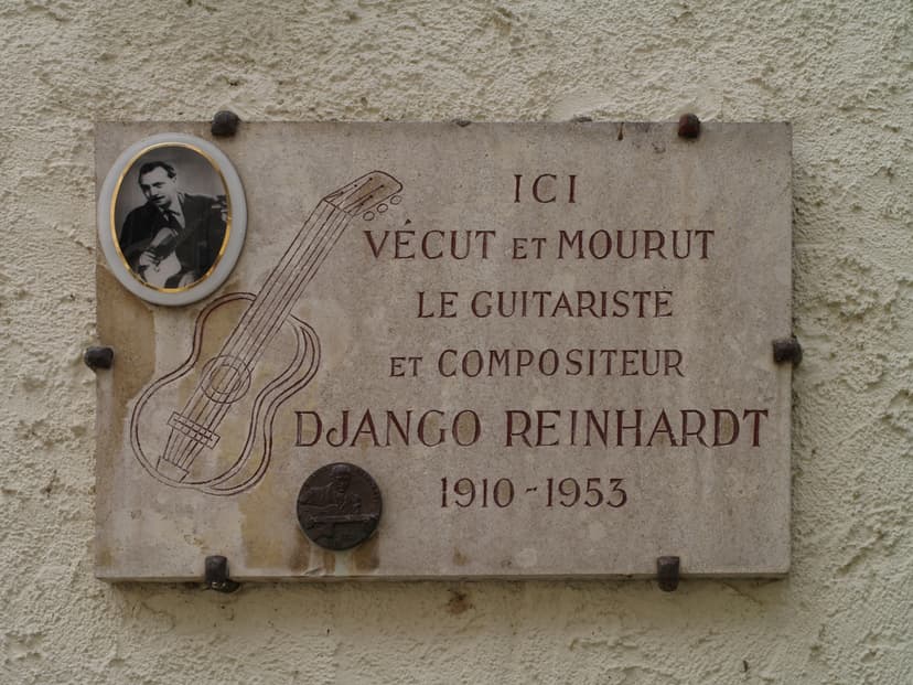 File:Django Reinhardt Plaque Samois.JPG - Wikimedia Commons